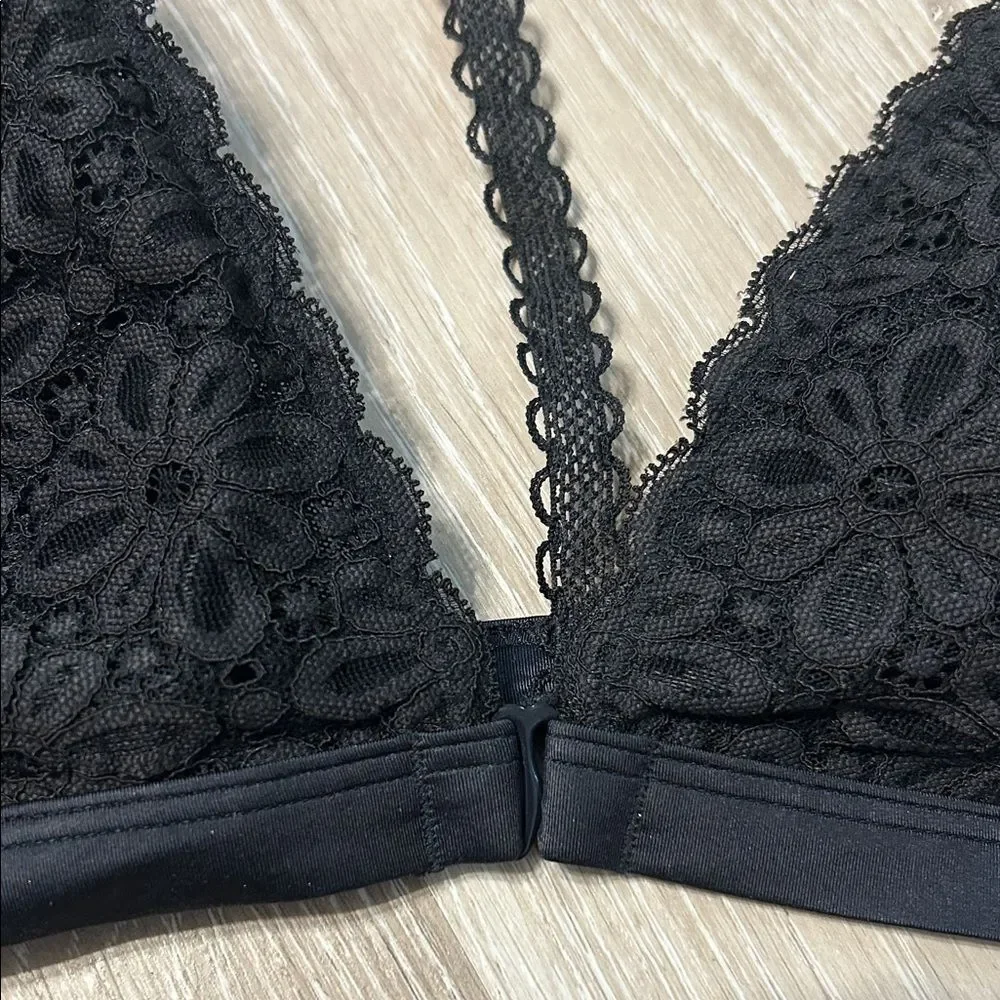 Victoria's Secret Daisy Lace Triangle Front Closure Black Bralette